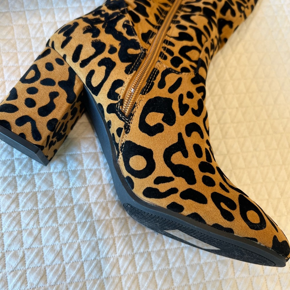 Tall leopard boot - Picture 3 of 5